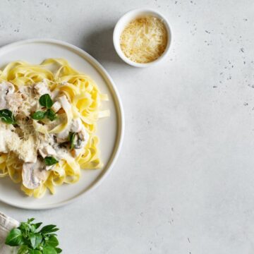 Pasta mushrooms with chicken, parmesa and basil