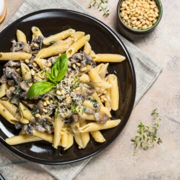 Pasta with mushrooms and spinach