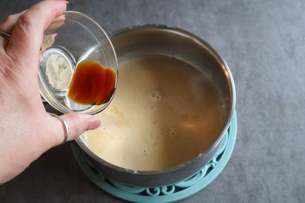 Vanilla being added to the warm vanilla Irish Whisky Sauce.
