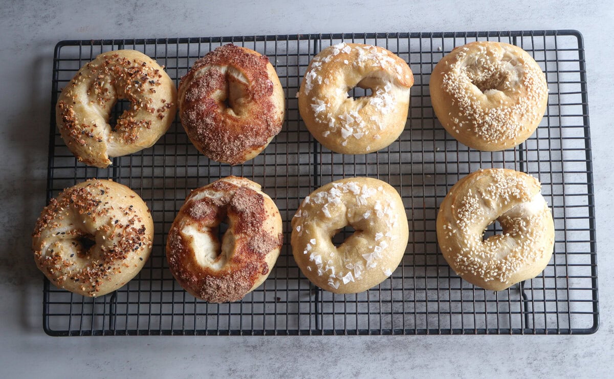 Finished bagels on a wire rack.