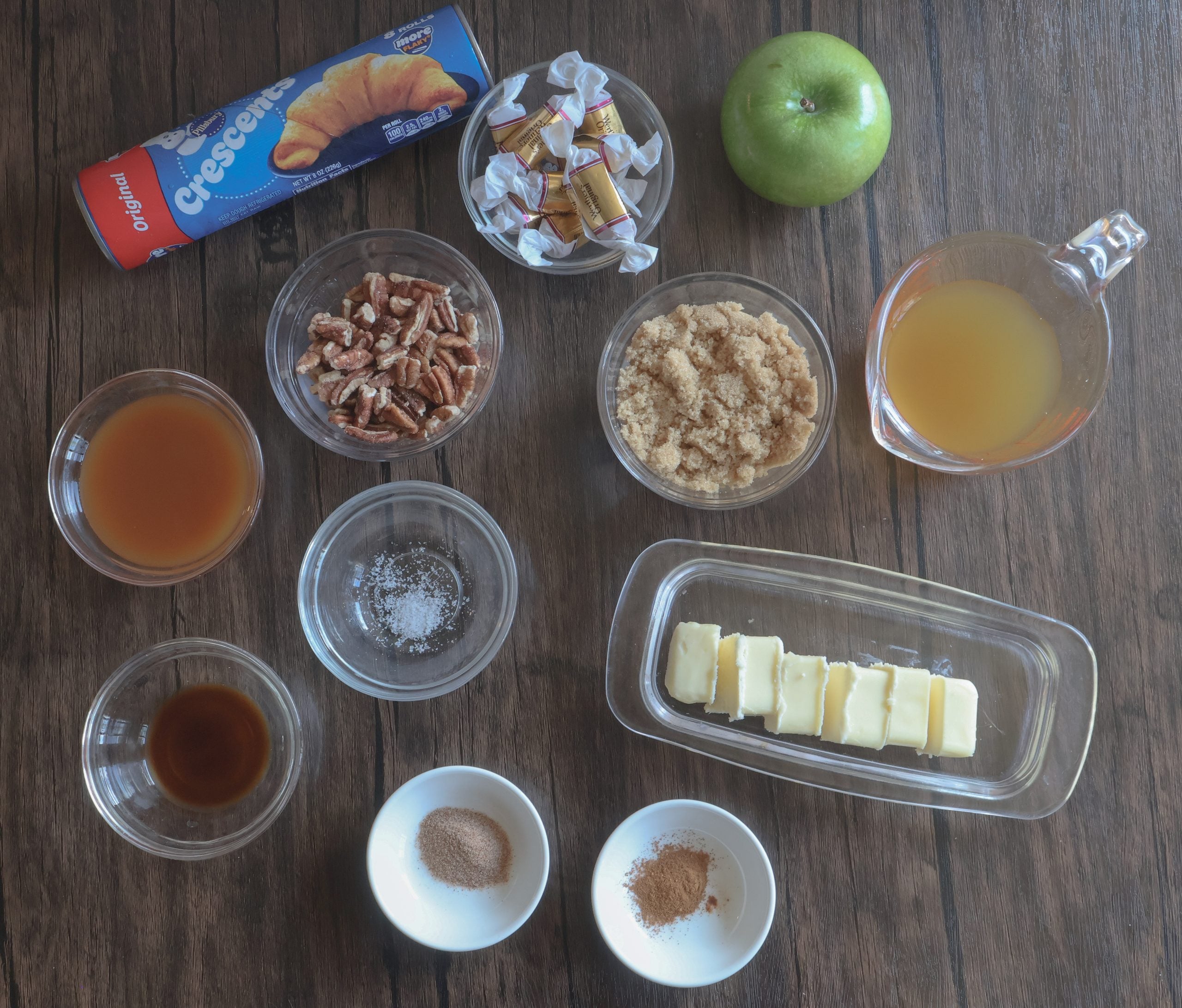 Ingredients for the caramel apple dumplings