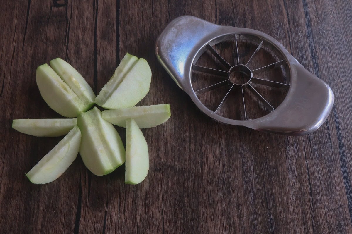 Apple slices with apple corer.