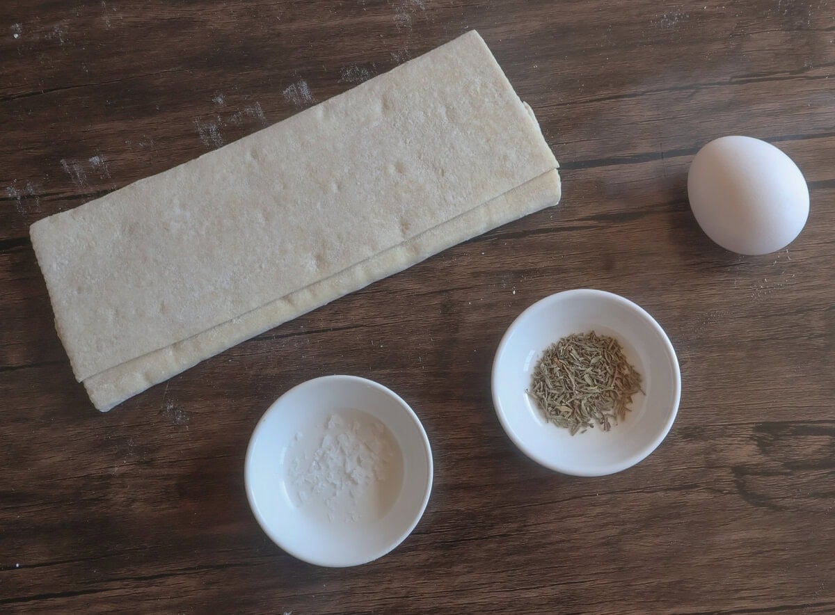 ingredients for the puff pastry croutons.