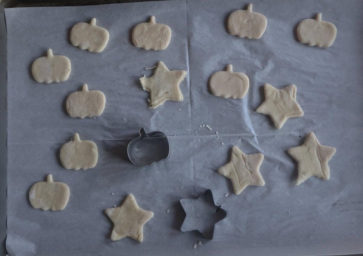 puff pastry croutons before baking.